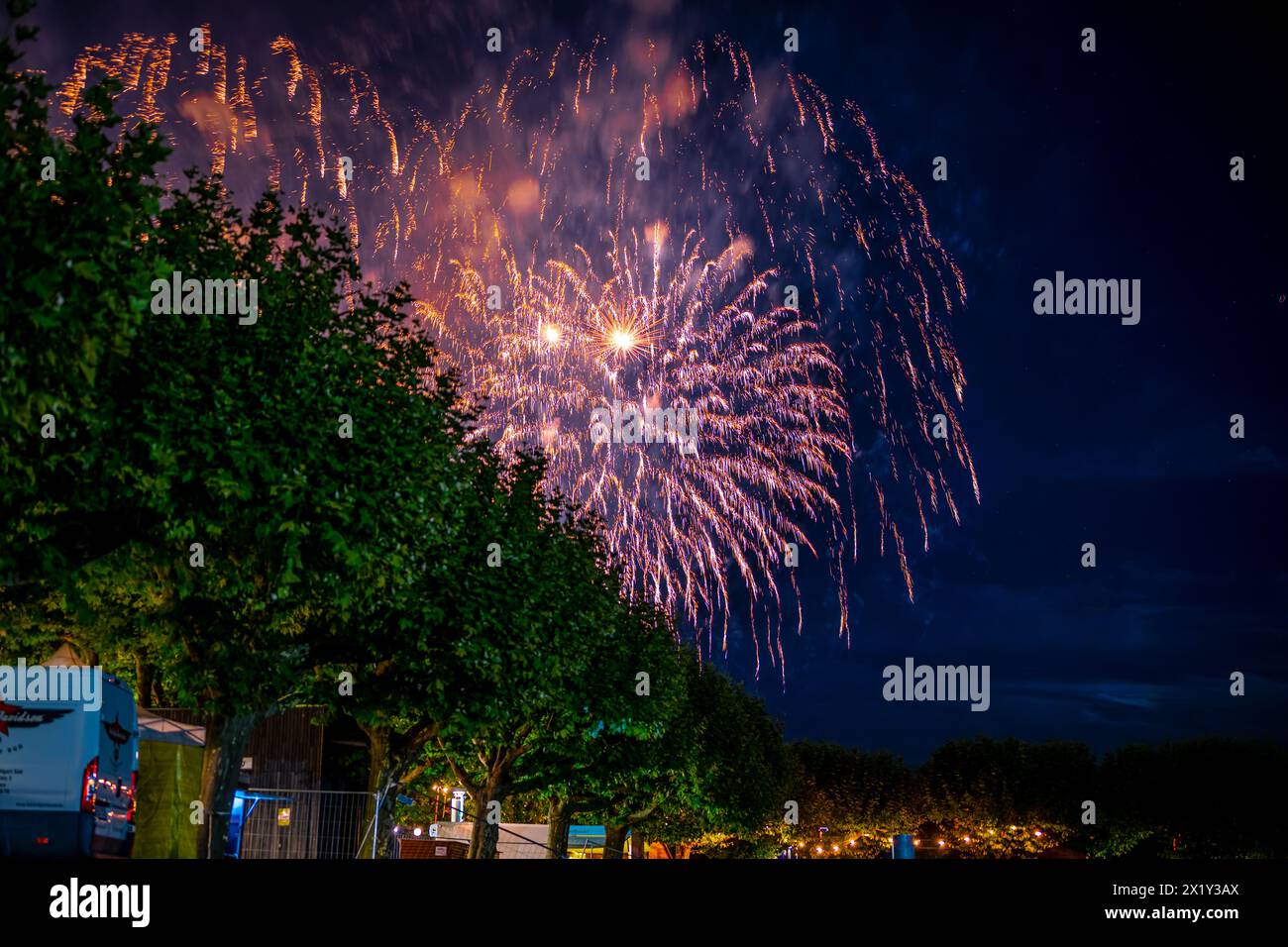 Splendidi fuochi d'artificio al festival delle luci di lago a Bodensee. Costanza, Baden-Württemberg, Germania. Foto Stock