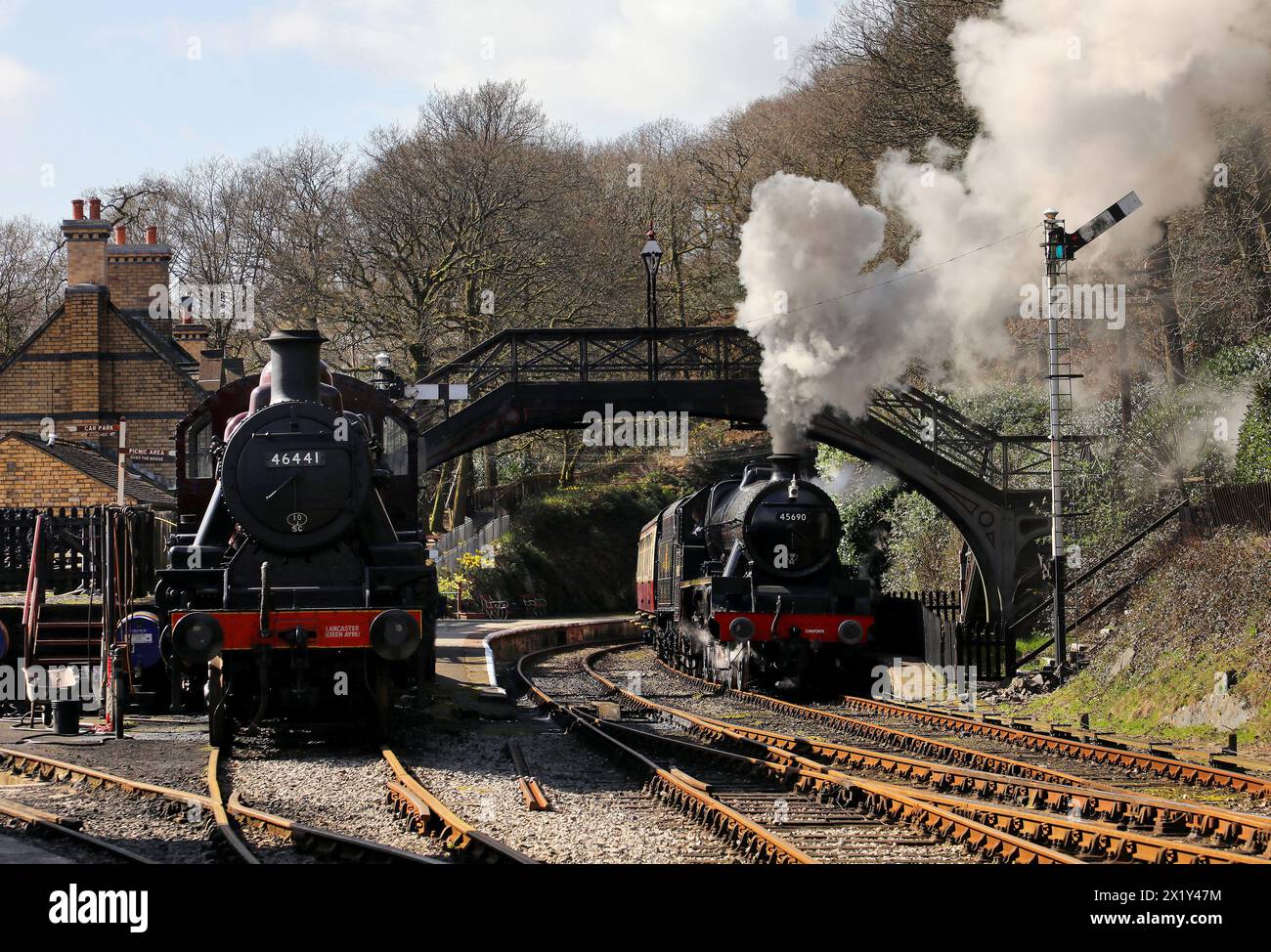 45690 parte da Haverthwaite e passa 46441 sulla 22.3,24. Foto Stock