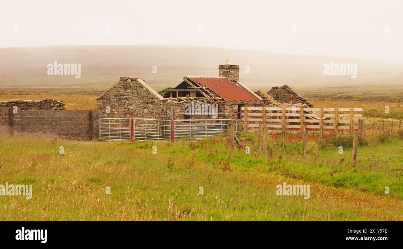 Un restauro in corso in una casa croft, nel nord, sulle Isole Orcadi continentali, Scozia, Regno Unito Foto Stock