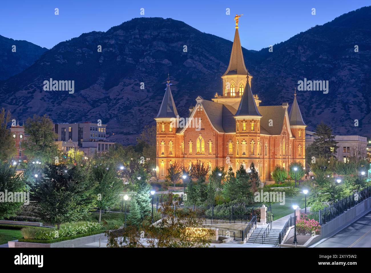 Provo, Utah, USA a Provo centro città tempio al crepuscolo. Foto Stock