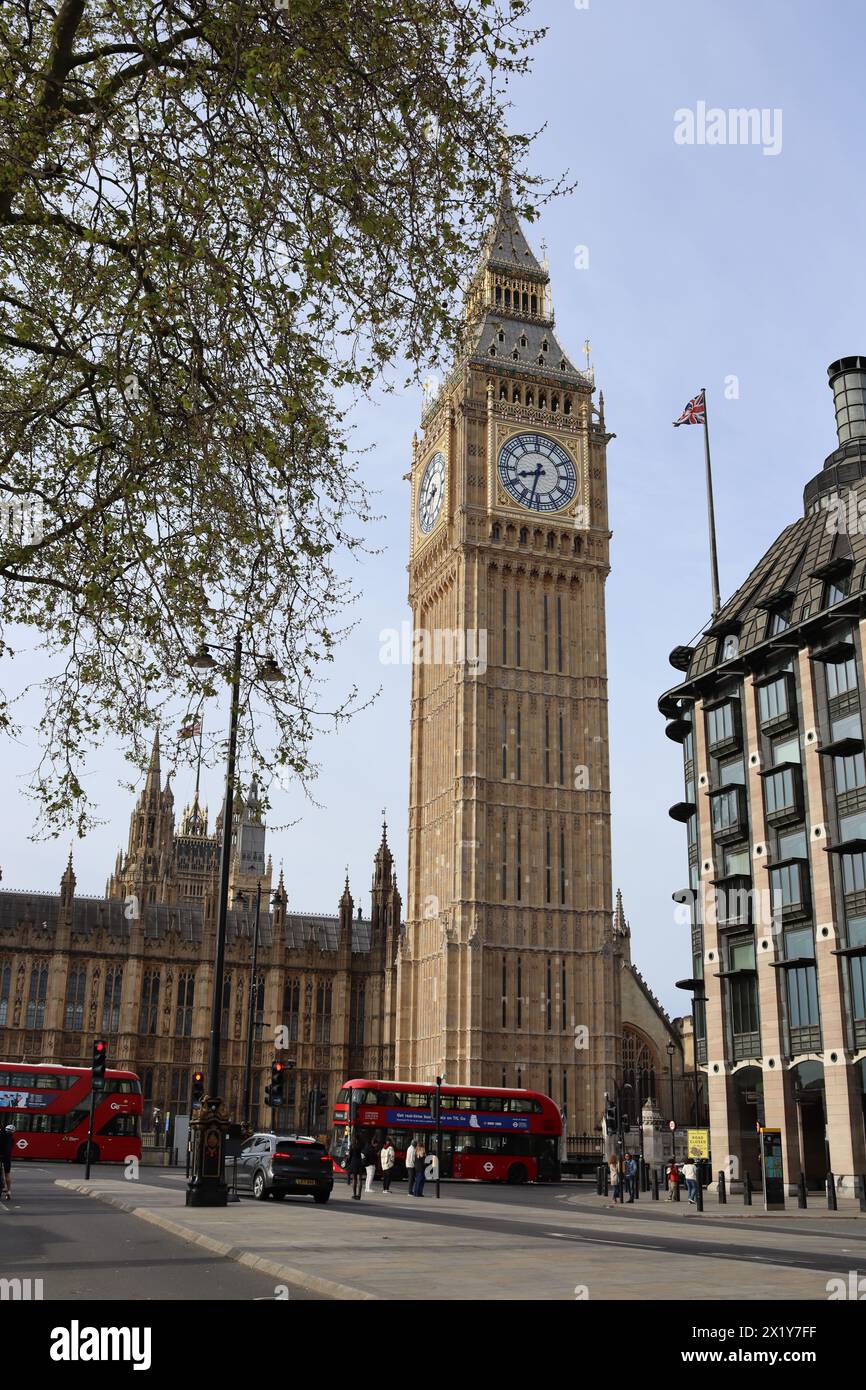 Big Ben e due autobus Foto Stock