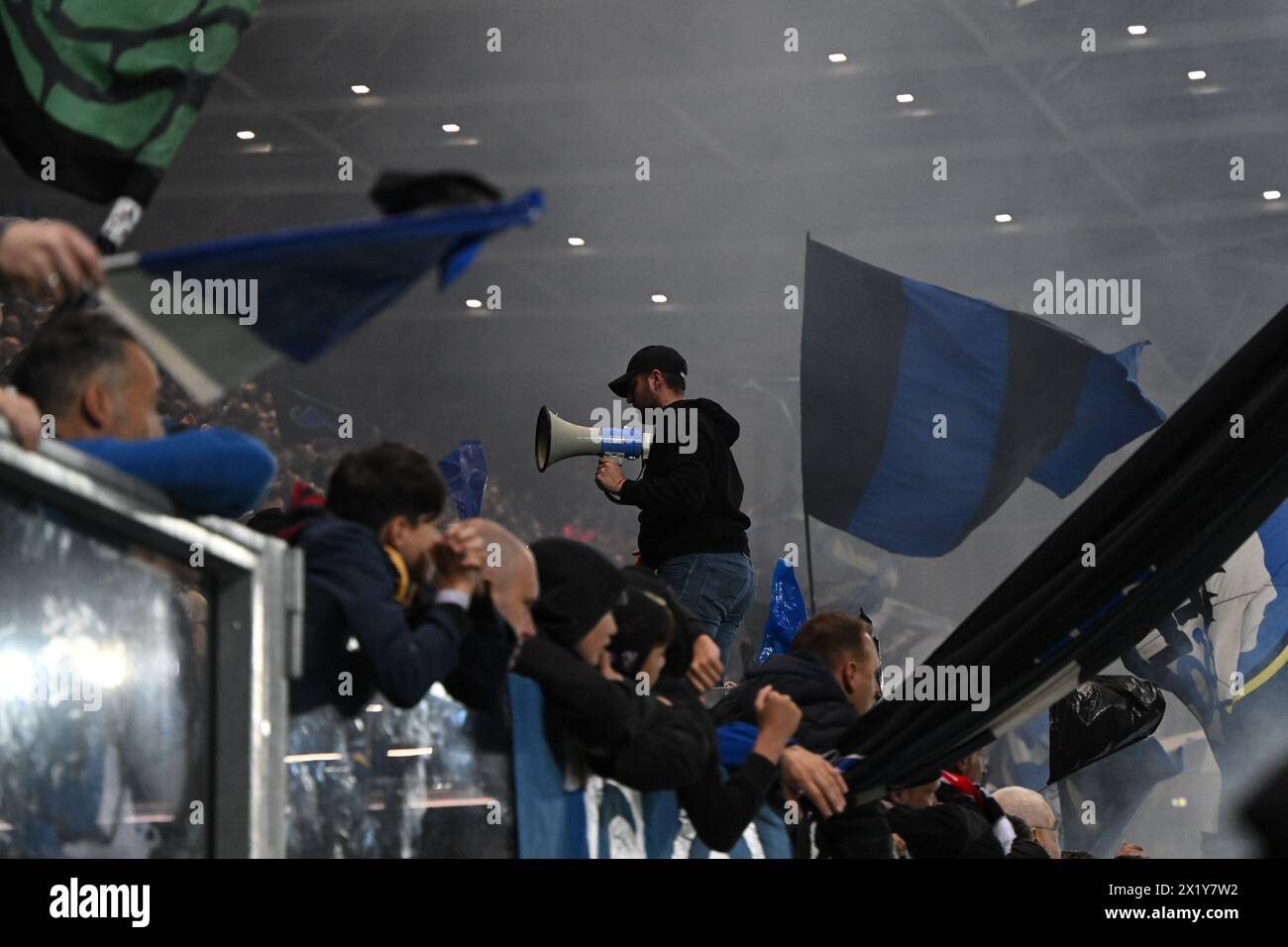 Tifosi dell'Atalanta BC durante i quarti di finale di UEFA Europa League partita di andata e ritorno tra l'Atalanta BC e il Liverpool FC su Avril 18, 2024 allo stadio Gewiss di Bergamo, Italia. Crediti: Tiziano Ballabio Foto Stock