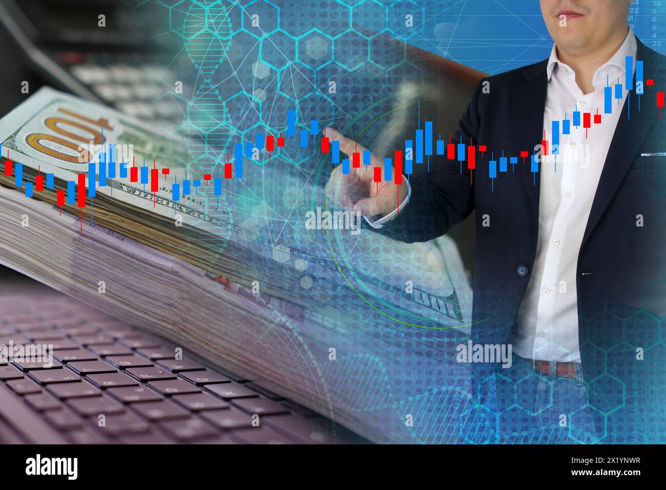 l'uomo d'affari mostra un grafico, banconote del dollaro, computer, concetto di trading globale in borsa, prezzi in calo e in aumento per la valuta mondiale Foto Stock