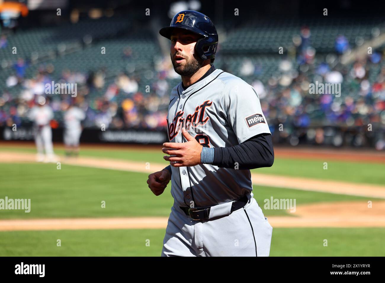 I Detroit Tigers Matt Vierling segnano 8 punti durante l'undicesimo inning della partita di baseball contro i New York Mets al Citi Field di New York City, New York, giovedì 4 aprile 2024. (Foto: Gordon Donovan Foto Stock