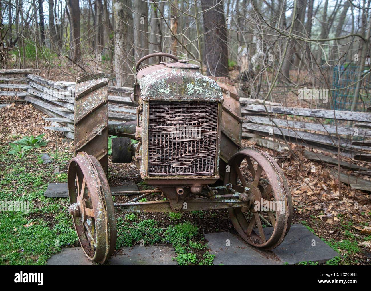 Un vecchio trattore in una fattoria nel New Jersey Foto Stock