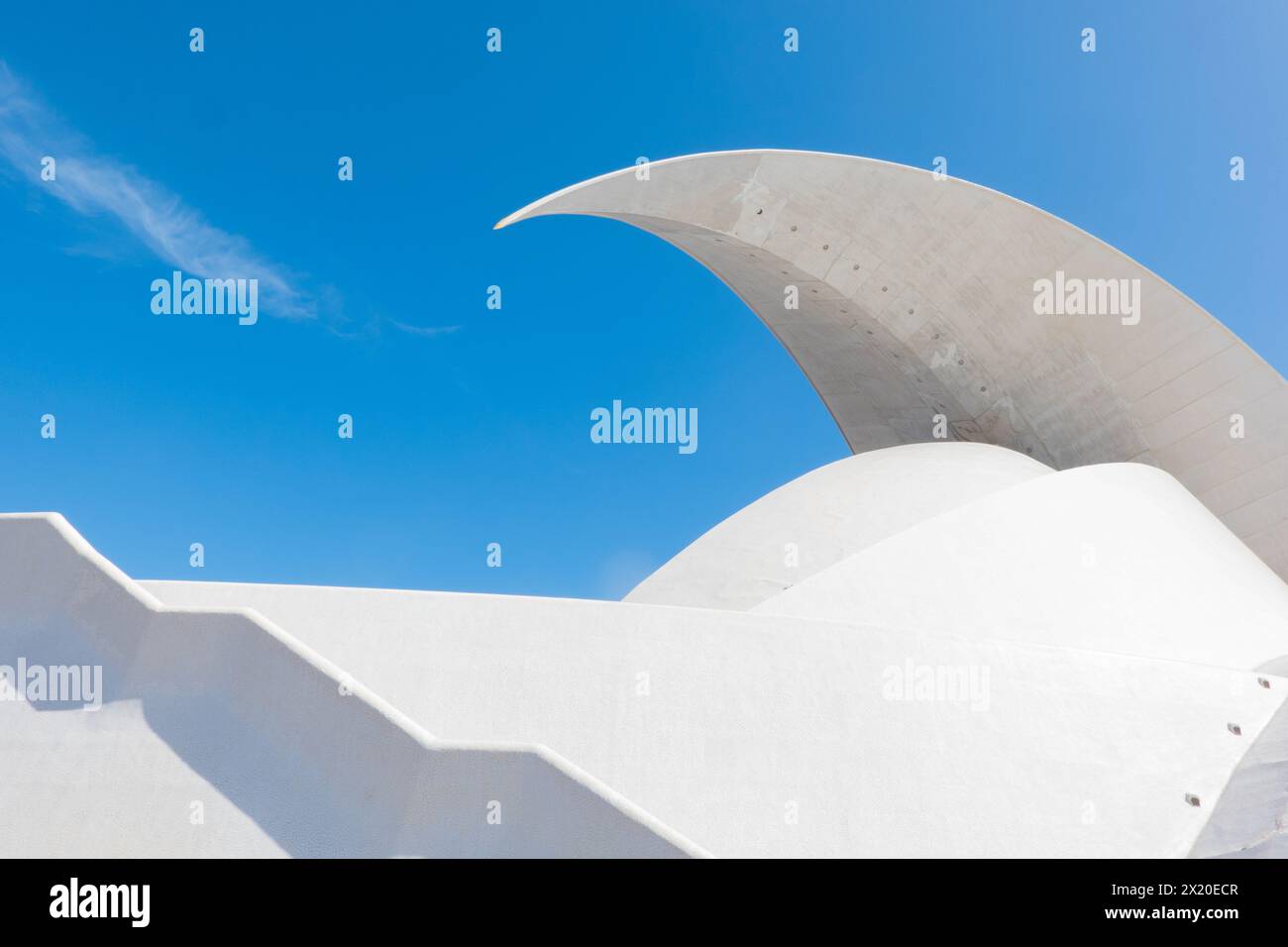 Santa Cruz de Tenerife; dettaglio dell'audace design della sala Congressi e concerti di Santiago Calatrava (nato nel 1951) Tenerife, Isole Canarie, Spagna Foto Stock