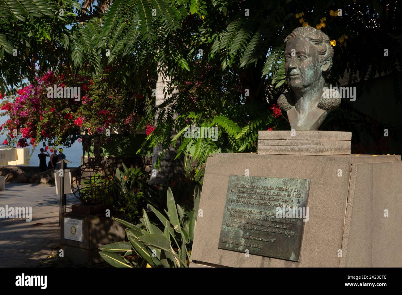 Puerto de la Cruz; Plaza Mirador de la Paz, monumento alla scrittrice di crimini Agatha Cristie (1890-1976), che visitò Tenerife nel 1927, Isole Canarie, Spa Foto Stock