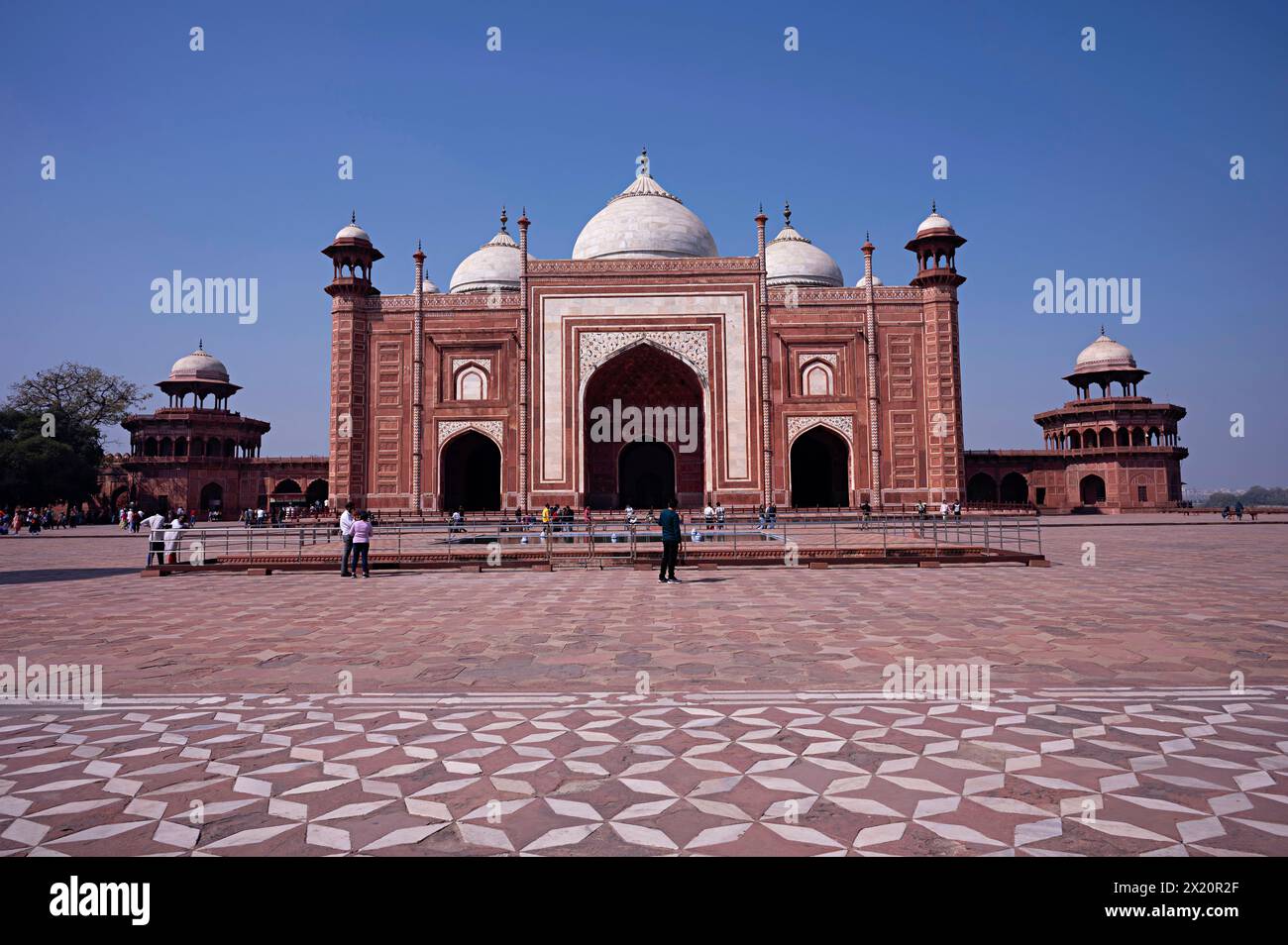 Jawab Masjid o Moschea Taj Mahal nel complesso Taj Mahal, Agra, Uttar Pradesh, India Foto Stock