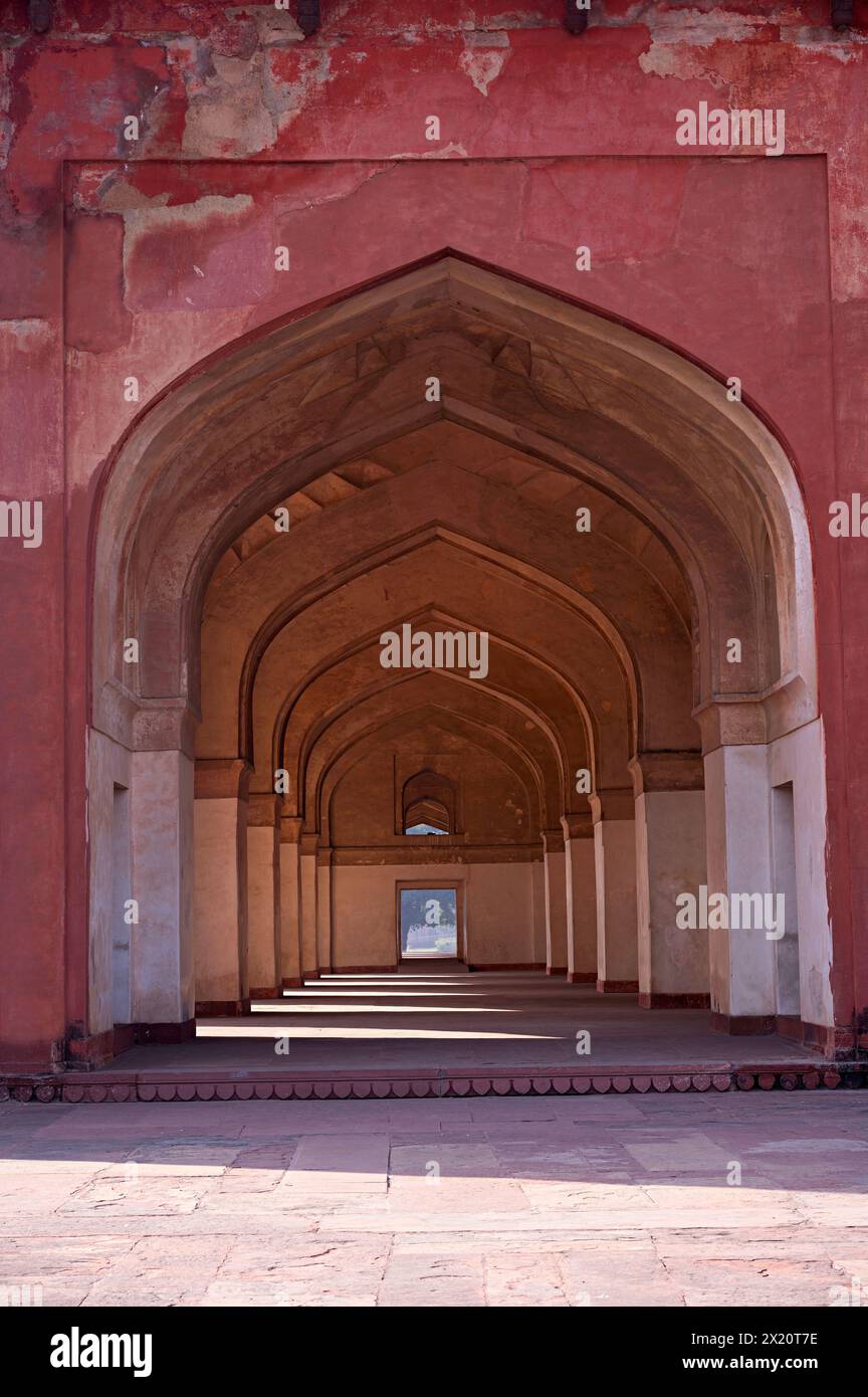 Vista parziale della Tomba di Akbar, Sikandra, Agra, Uttar Pradesh, India Foto Stock