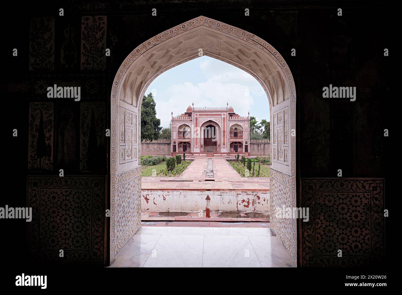 Porta nord della Tomba di i'timād-ud-Daulah, Agra, Uttar Pradesh, India Foto Stock