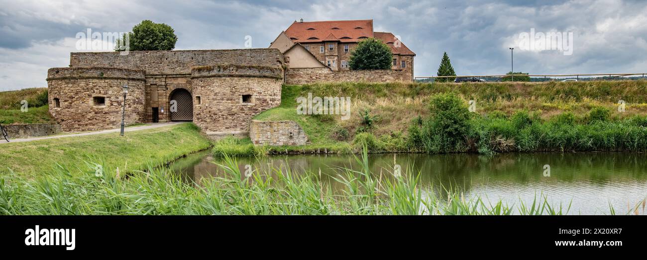 Il castello di Heldrungen combina molti stili ed è stato costruito nel VII secolo. Si espanse in una fortezza basata sul modello francese, Turingia, Ger Foto Stock