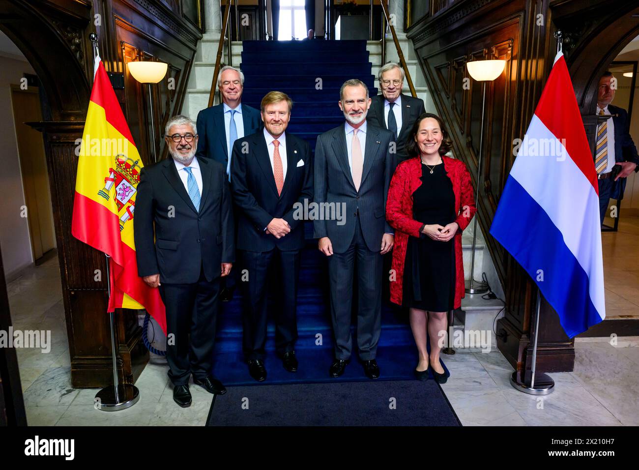 Visita di Stato della Spagna ai Paesi Bassi 2° giorno, Amsterdam, Paesi Bassi Amsterdam e l'Aia, Paesi Bassi, 18-04-2024 Re Willem-Alexander e Regina Maxima con Re Felipe vi di Spagna e Regina Letizia durante la visita di Stato della Spagna ai Paesi Bassi credito: NLBeeld/Patrick van Emst Foto Stock