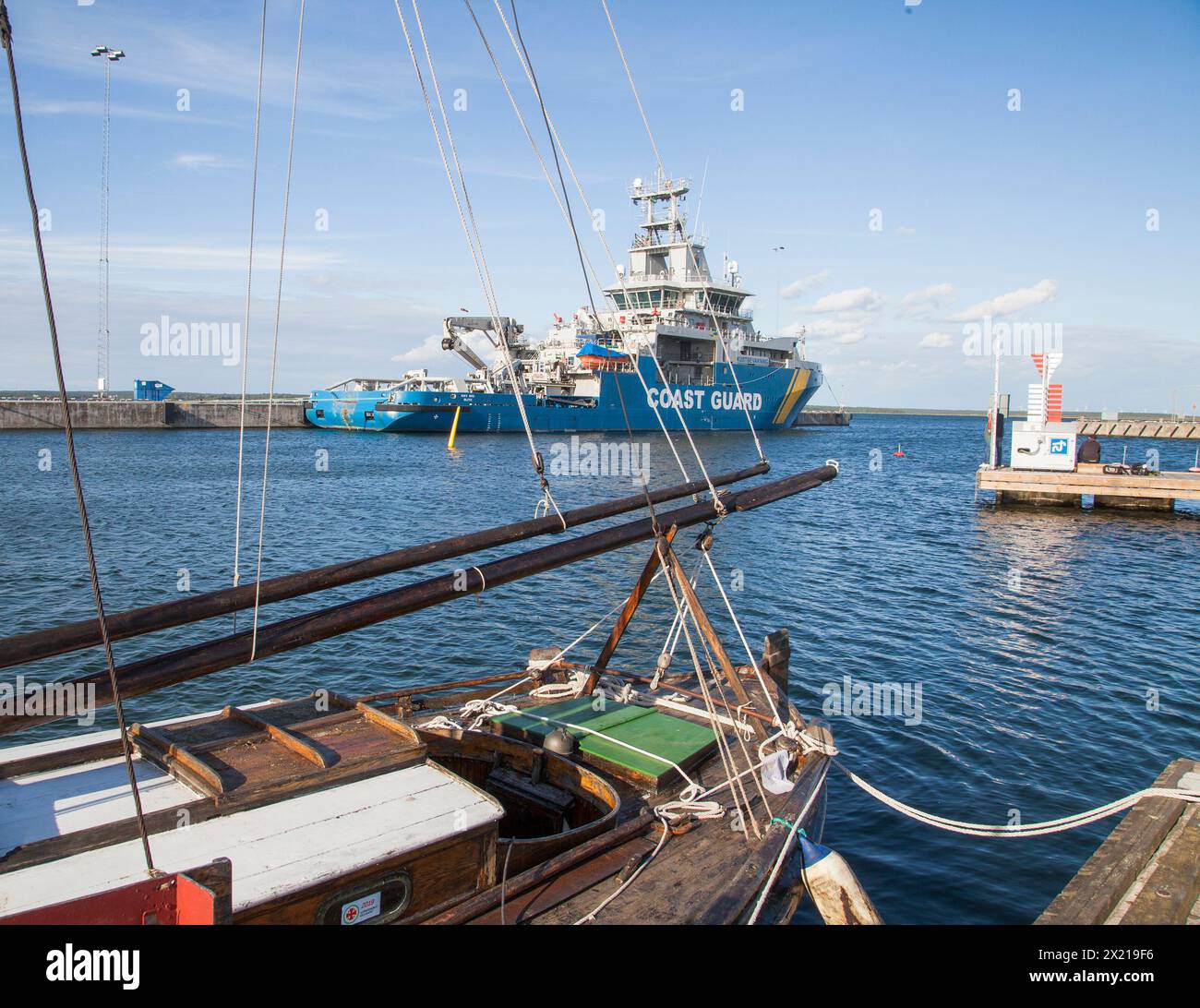 Nave da guardia costiera svedese KBV 002 nel porto di Slite Gotland nel Baltico Foto Stock