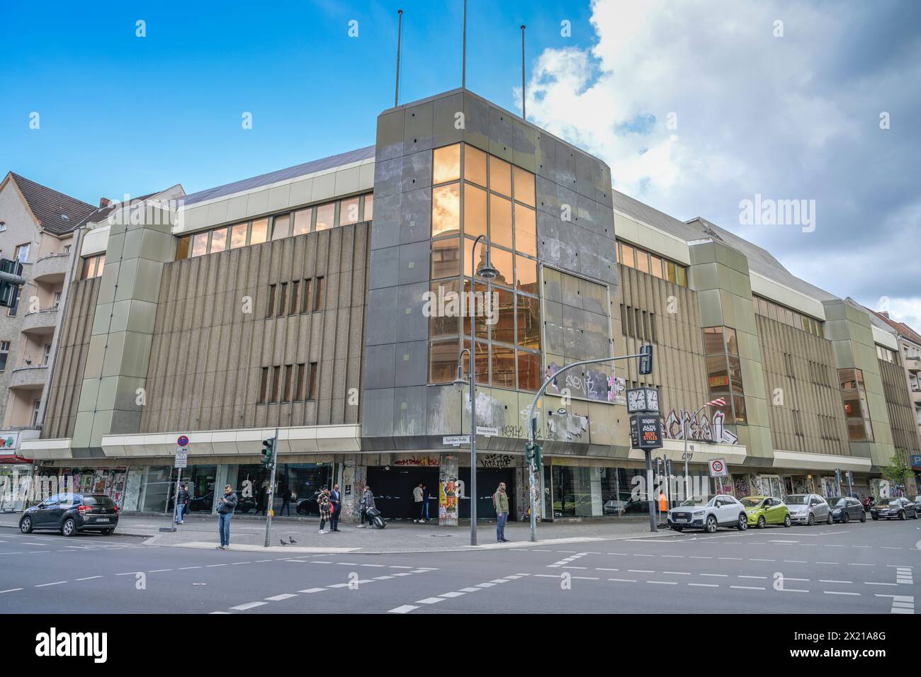 Leerstand, altes C&A Gebäude, Karl-Marx-Straße, Neukölln, Berlino, Germania Foto Stock