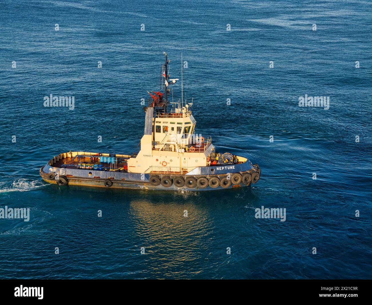 Barbados - gennaio 28 2024: Il rimorchiatore Nettuno nel porto di Bridgetown, Barbados nei Caraibi. Preso in una mattinata calma e soleggiata. Foto Stock