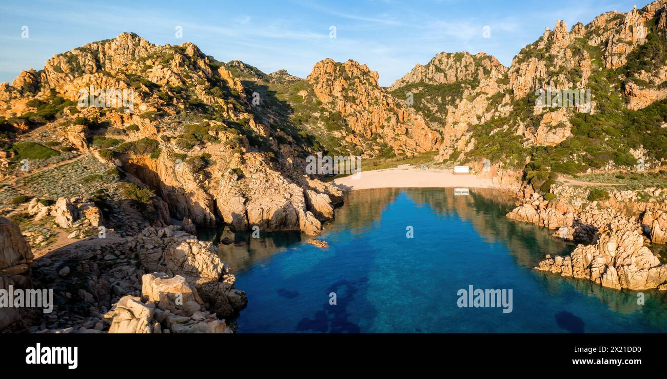 Li Cossi, spiaggia selvaggia panoramica in Costa Paradiso in Sardegna Foto Stock