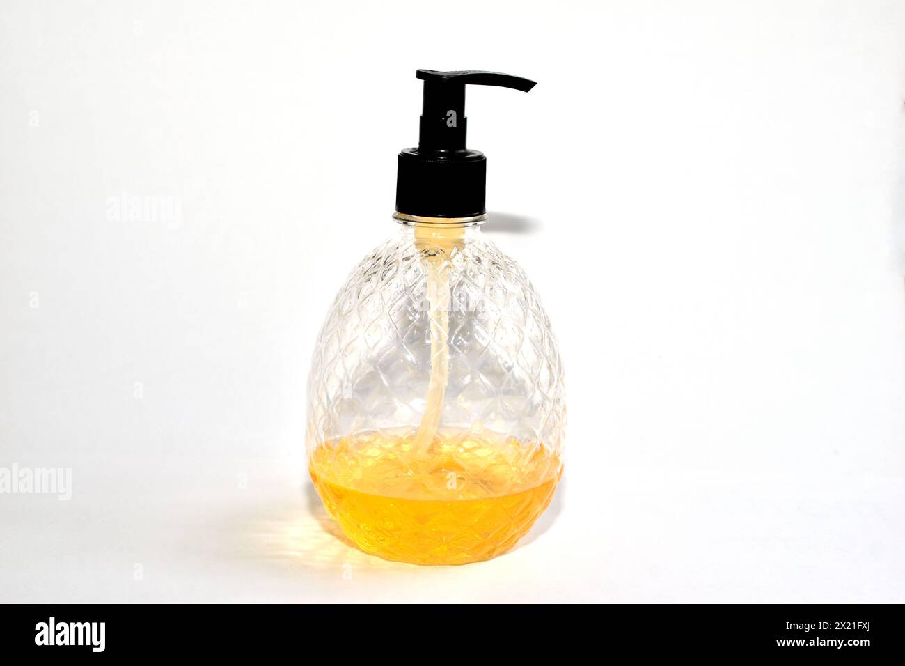 Flacone trasparente con sapone liquido per le mani. Foto Stock