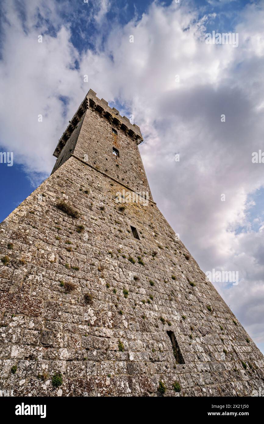 Sotto il castello di Radicofani, provincia di Siena, Toscana, Italia Foto Stock