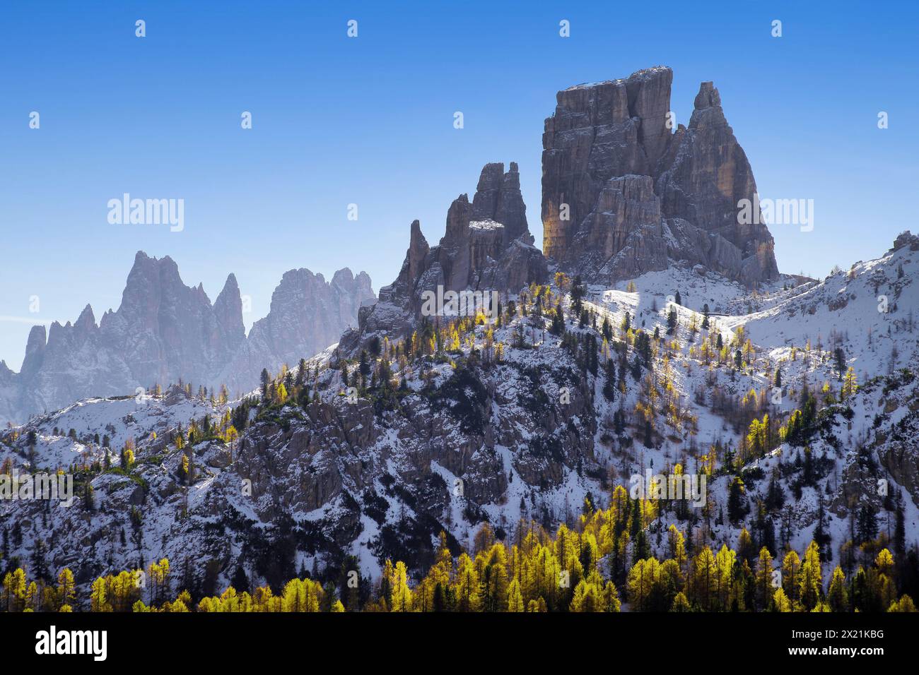 Vista delle cinque Torri dal passo Falzarego in autunno, Italia, alto Adige, regione Cortina Foto Stock