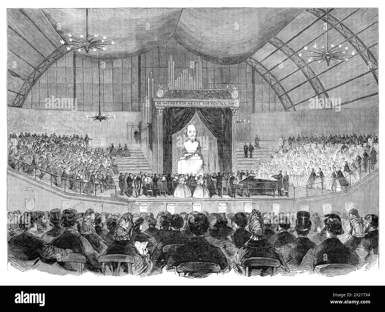 The Shakspeare Commemoration a Londra: Unveiling a bust of Shakspeare at the Agricultural Hall, 1864. Vista di un' festa musicale e drammatica alla Agricultural Hall, Islington... [ci] erano recital drammatici di Mr. Henry Marston, Mr. James Bennett, Mr. J. L. Toole e Mr. Paul Bedford (con il gentile permesso di B. Webster, Scudiero). Alle dieci il colossale busto tercentenario, modellato per l'occasione dal signor Charles Bacon, fu incoronato dalla gente per mano della tragedia e della Commedia, e il gran corale "England's Minstrel King" fu cantato da un coro mostro... la sala era decorata Foto Stock