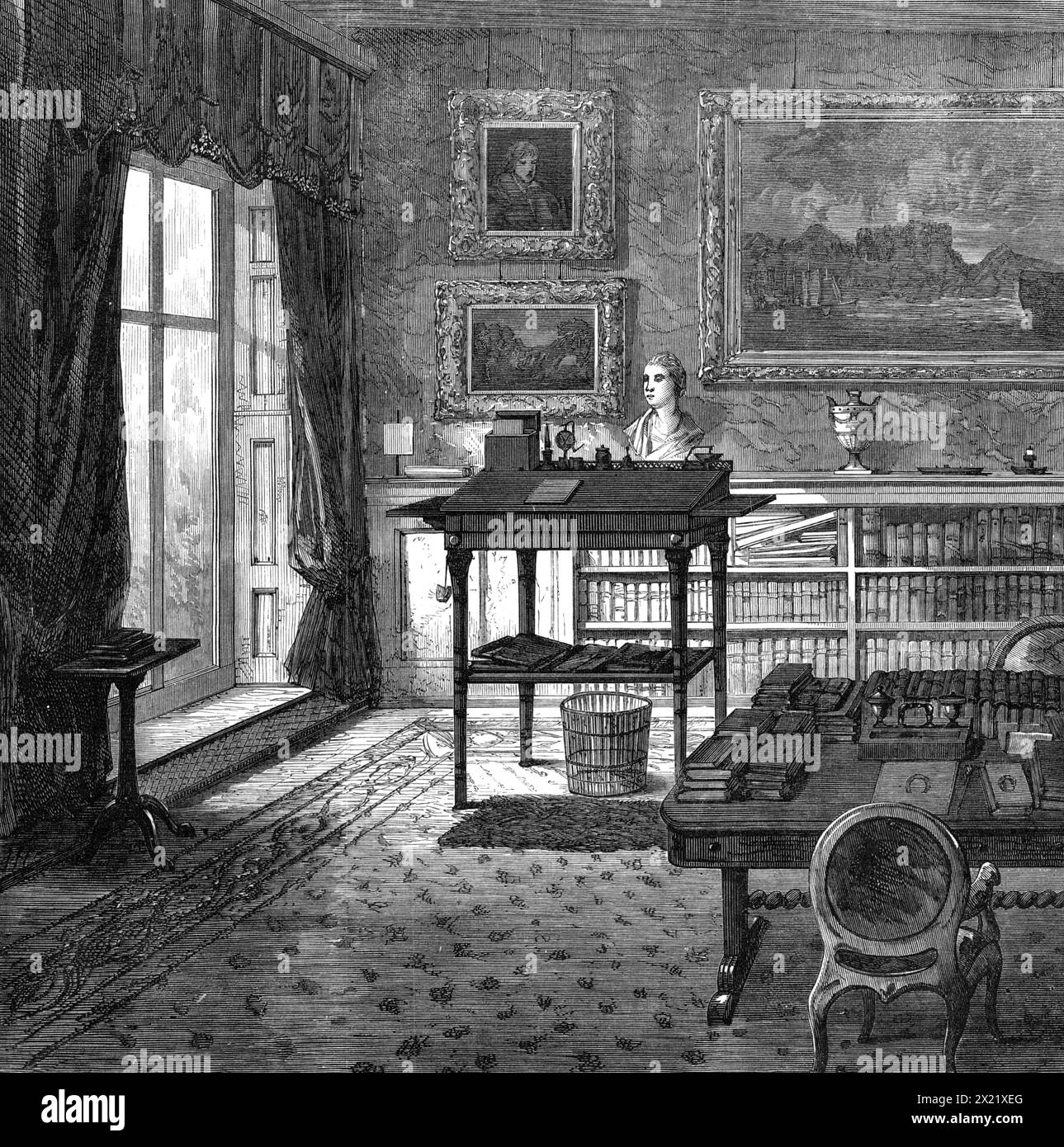 Studio di Lord Palmerston a Broadlands, 1865. Interno della casa del politico britannico Henry Temple, II visconte Palmerston, a Romsey nell'Hampshire. "Lo studio del mio Signore", come viene chiamato dai servi di Broadlands, anche se piccolo e sontuoso, è molto più importante per noi che per tutto il resto del luogo, poiché contiene alcune cose destinate al suo particolare uso, e porta le tracce della sua frequente occupazione. Fu qui che passò molte ore da solo, entrando nel "suo studio" subito dopo colazione, e rimanendo, forse, fino alle tre o quattro, Foto Stock