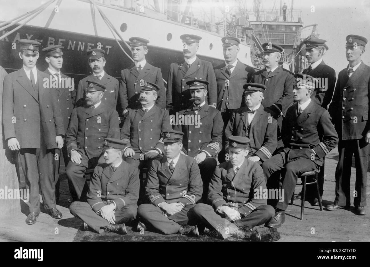 Capitano e equipaggio della MACKAY-BENNETT, tra il c1910 e il c1915. Foto Stock