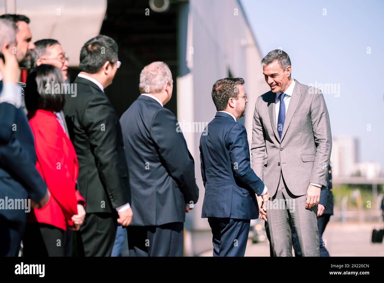 Barcellona, Spagna, 19 aprile 2024. Visita di Pedro Sanchez (primo ministro della Spagna) in Catalogna. Pedro Sanchez e Pere Aragones durante la visita all'alleanza Ebro-Chery. Crediti: JG/Alamy Live News Foto Stock