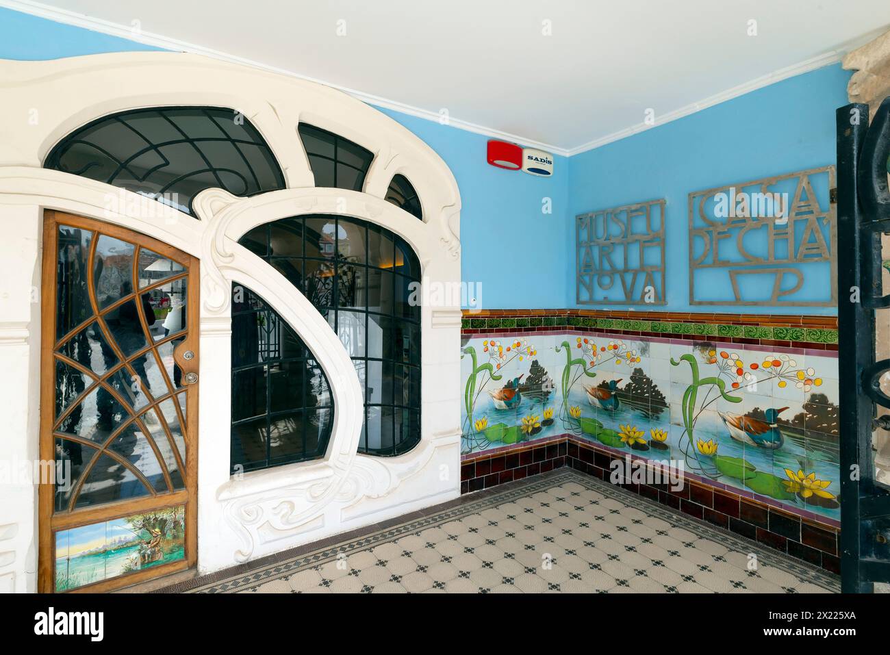 Ingresso all'ex edificio del Captaincy e ora Museo Art Nouveau. Splendida cittadina panoramica di Aveiro in Portogallo. Una famosa città portoghese conosciuta Foto Stock