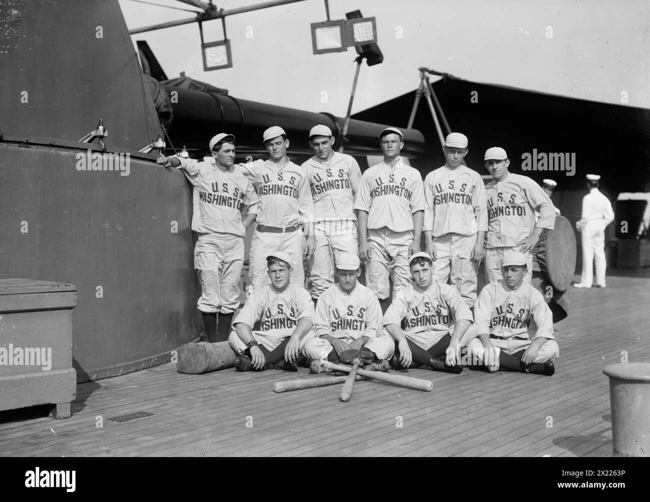 Squadra di baseball sulla nave chiamata WASHINGTON (baseball), c1911. Mostra l'incrociatore corazzato USS Washington ACR-11, poi USS Seattle. Foto Stock