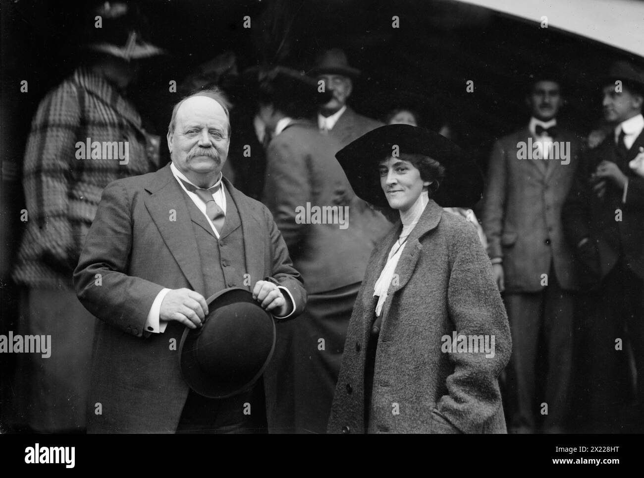 Sir Geo. Reid - Signora Oliver T. Johnston, tra il c1910 e il c1915. Mostra il politico australiano Sir George Houstoun Reid (1845-1918) e probabilmente nuora, Mrs. Oliver Templeton Johnson. Foto Stock