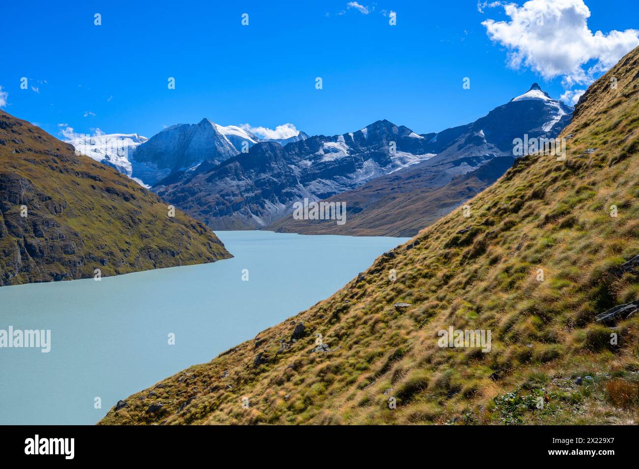 LAC des Dix con il Montblanc de Cheilon 3870 m, Alpi Vallese, Vallese, Svizzera Foto Stock