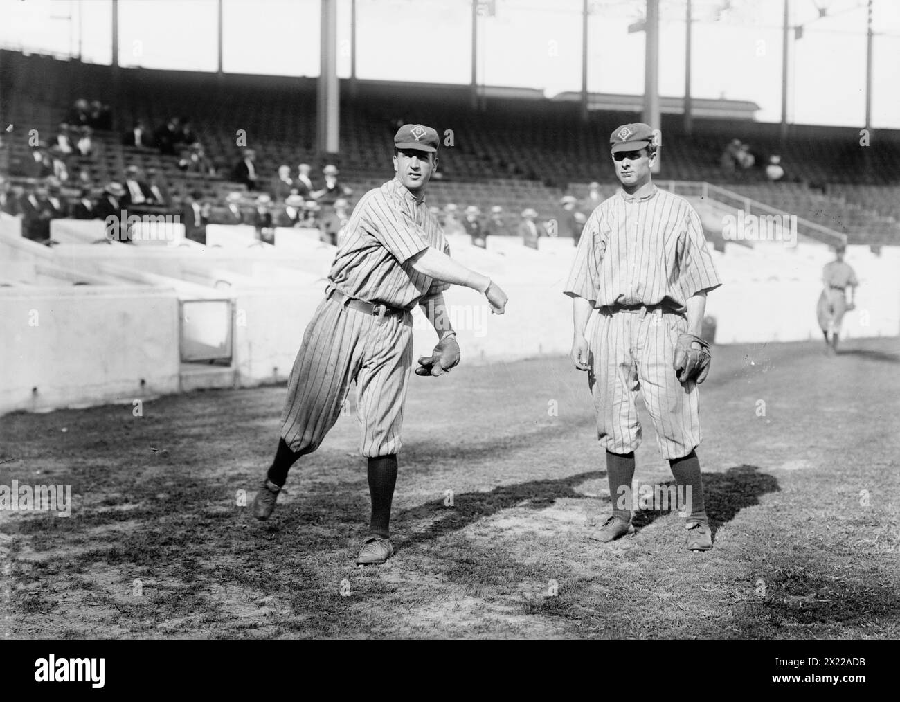 Bob Fisher &amp; George Cutshaw, Brooklyn NL, at the Polo Grounds, NY (baseball), 1912. Foto Stock