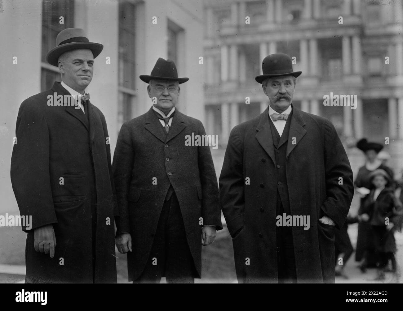 Senatori Kenyon, Works, e Cummings [cioè Cummins], 1913. Mostra i senatori degli Stati Uniti William Squire Kenyon, John Downey Works e Albert Baird Cummins. Foto Stock