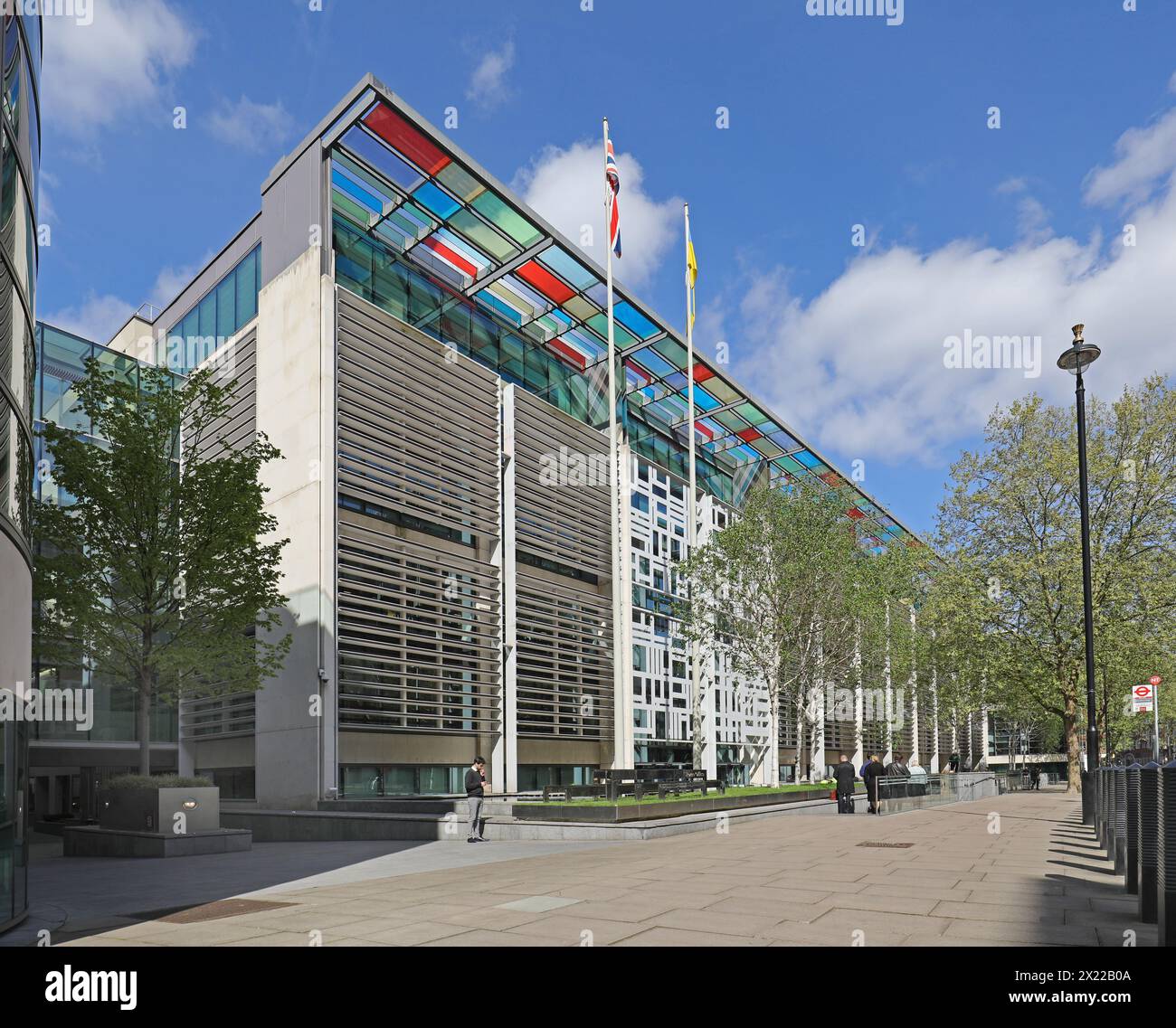 L'edificio UK Home Office al 2 di Marsham Street, Londra. Progettato dall'architetto Terry Farrell. Elevazione principale e ingresso. Foto Stock