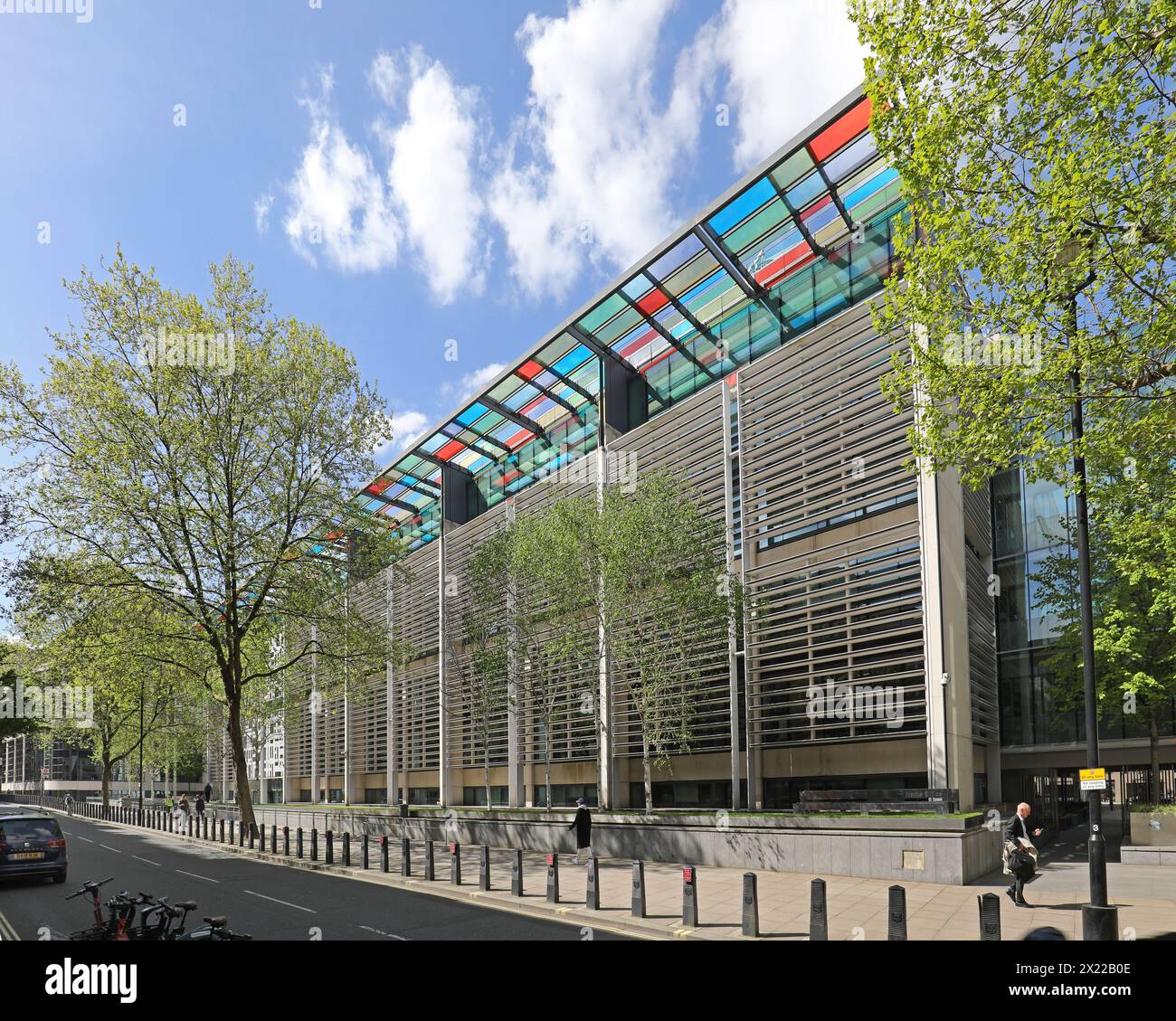L'edificio UK Home Office al 2 di Marsham Street, Londra. Progettato dall'architetto Terry Farrell. Elevazione principale e ingresso. Foto Stock