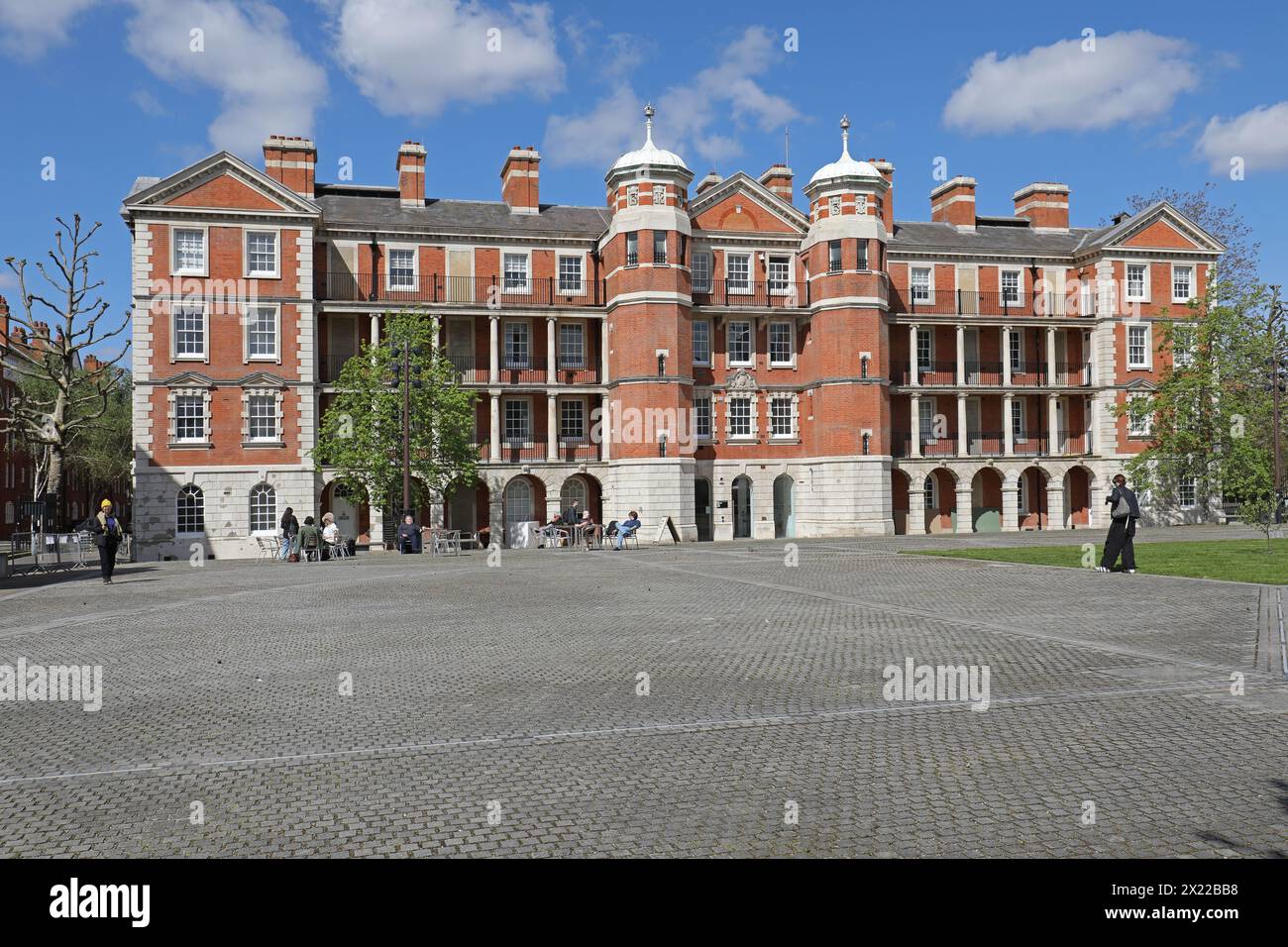 Chelsea College of Art (ex Royal Army Medical College), John Islip Street, Westminster. Isolato e, elevazione sud, cortile e caffetteria. Foto Stock