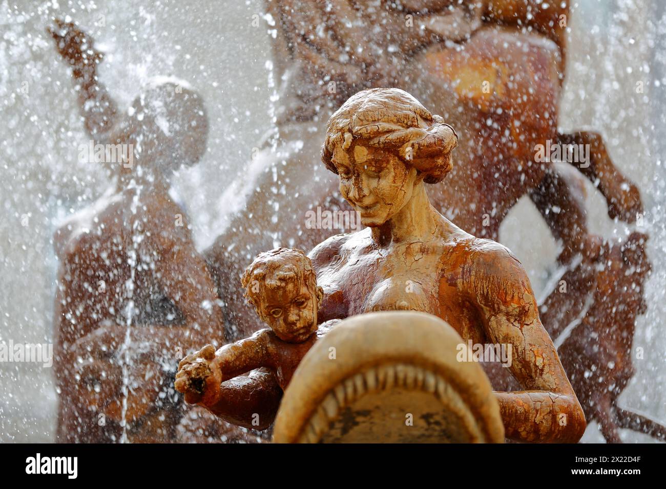 Primo piano sui dettagli della fontana di Artemide (o fontana di Diana, datata 1906) situata in Piazza Archimede nell'isola di Ortigia, Siracusa, Sicilia, Italia Foto Stock