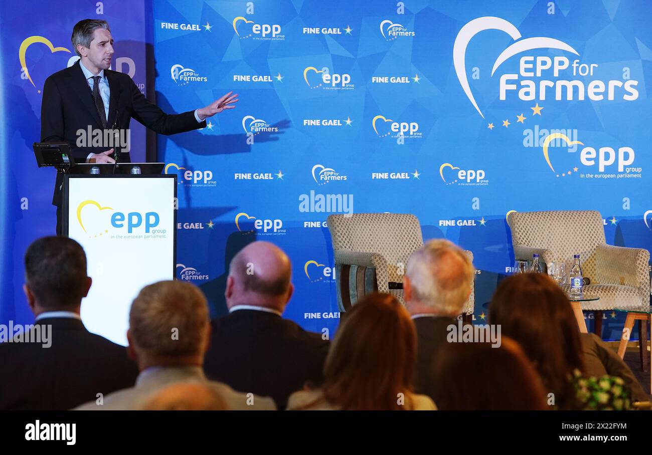 Il Taoiseach Simon Harris ha parlato alla conferenza del Partito Popolare europeo sul futuro dell'agricoltura europea al Woodford Dolmen Hotel, Co. Carlow. Il Taoiseach ha detto di essere "desideroso di essere in grado di scusarsi" con le famiglie di coloro che sono stati uccisi nella tragedia dell'incendio di Stardust. Le famiglie dei 48 giovani che sono morti nel fuoco che ha strappato il nightclub a nord di Dublino nel 1981 hanno chiesto scuse ufficiali di stato. Data foto: Venerdì 19 aprile 2024. Foto Stock
