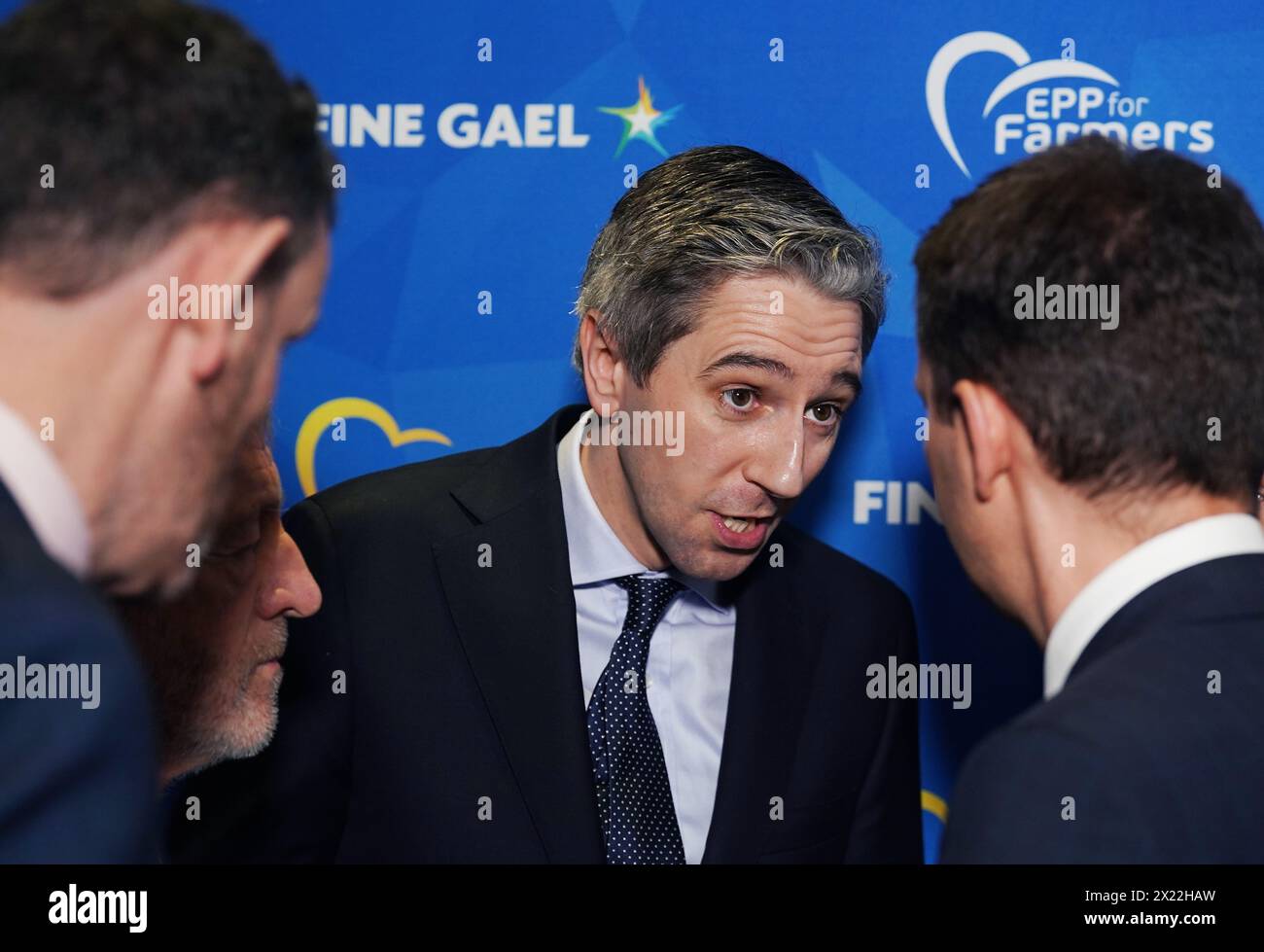 Il Taoiseach Simon Harris partecipa alla conferenza del Partito Popolare europeo sul futuro dell'agricoltura europea al Woodford Dolmen Hotel, Co. Carlow. Il Taoiseach ha detto di essere "desideroso di essere in grado di scusarsi" con le famiglie di coloro che sono stati uccisi nella tragedia dell'incendio di Stardust. Le famiglie dei 48 giovani che sono morti nel fuoco che ha strappato il nightclub a nord di Dublino nel 1981 hanno chiesto scuse ufficiali di stato. Data foto: Venerdì 19 aprile 2024. Foto Stock