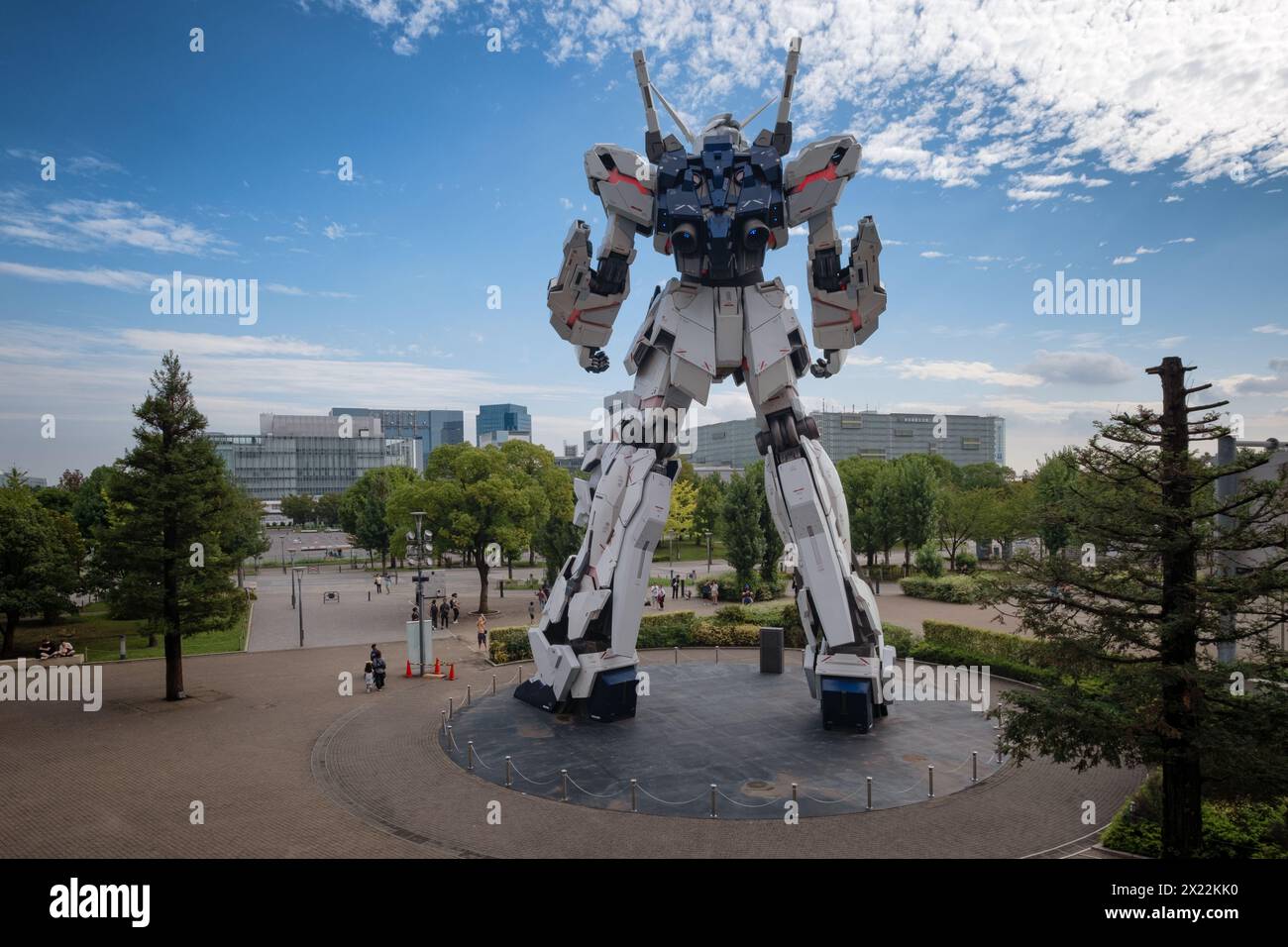 Un robot da combattimento Gundam a grandezza naturale su un'isola artificiale, Odaiba, Tokyo, Tokyo, Giappone, Asia Foto Stock