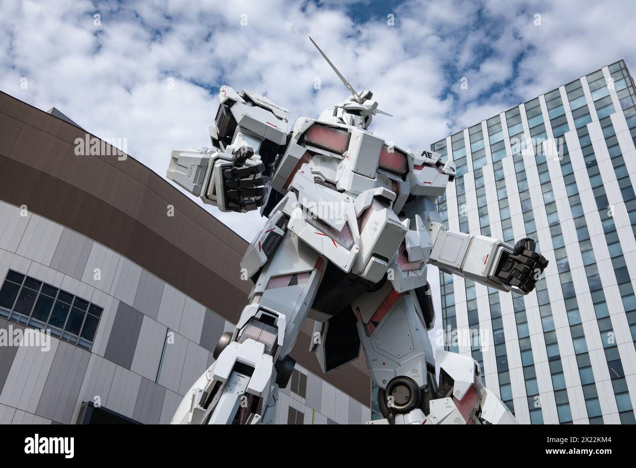 Un robot da combattimento Gundam a grandezza naturale su un'isola artificiale, Odaiba, Tokyo, Tokyo, Giappone, Asia Foto Stock