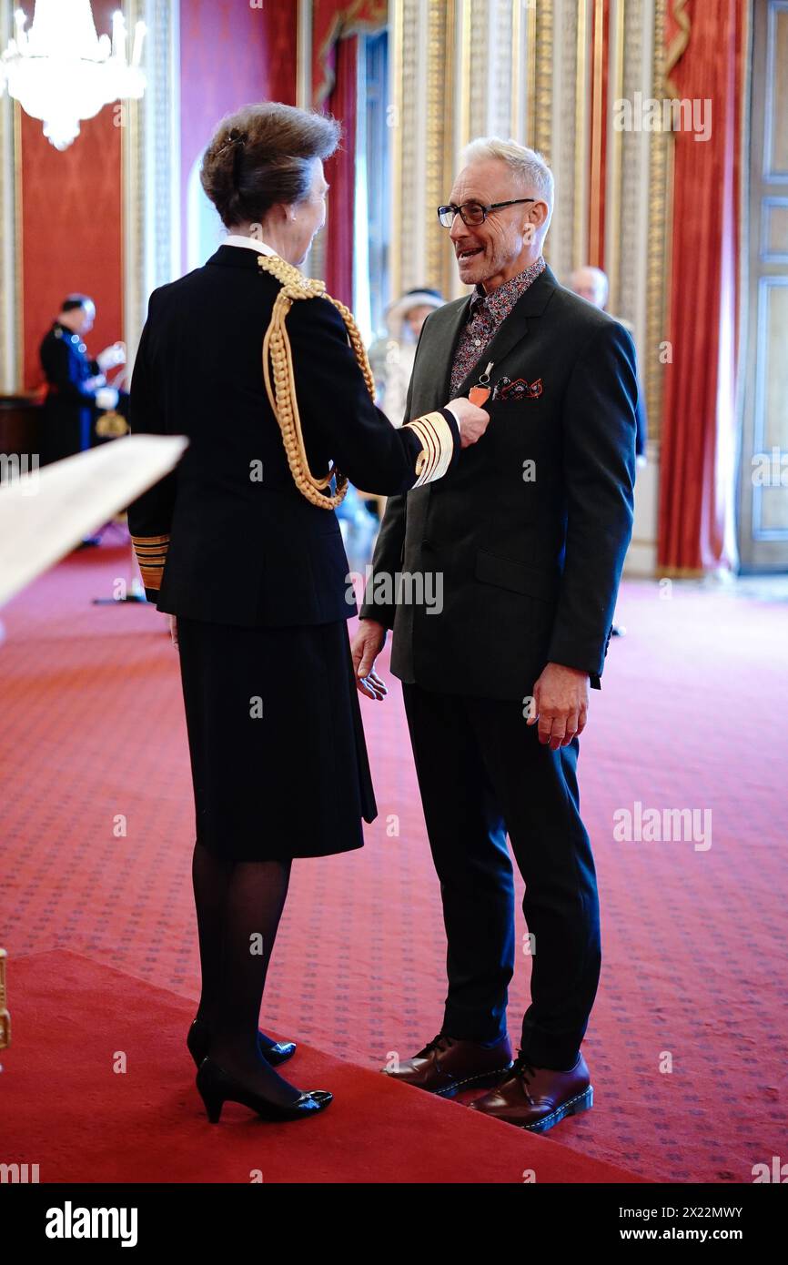 Mark Steadman, di Fareham, Chief Operating Officer e Co-Founder, Lone Buffalo, Laos, è nominato membro dell'ordine dell'Impero britannico dalla Princess Royal a Buckingham Palace, Londra. L'onore riconosce i servizi alle aziende e all'industria musicale. Data foto: Venerdì 19 aprile 2024. Foto Stock