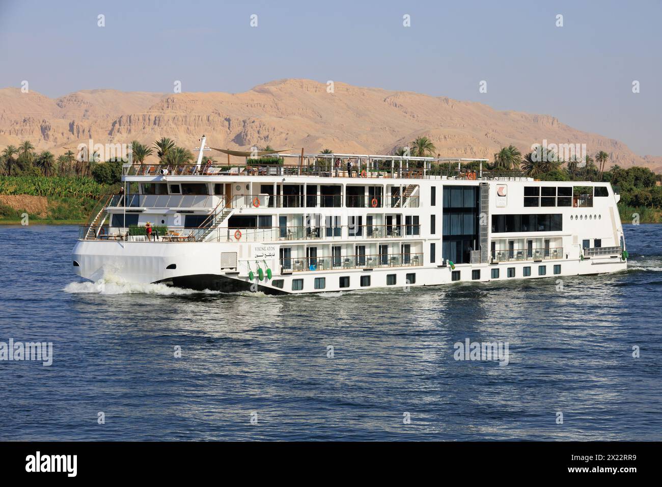 Nave da crociera sul Nilo, Viking Aton, sul fiume Nilo, Assuan, Egitto Foto Stock