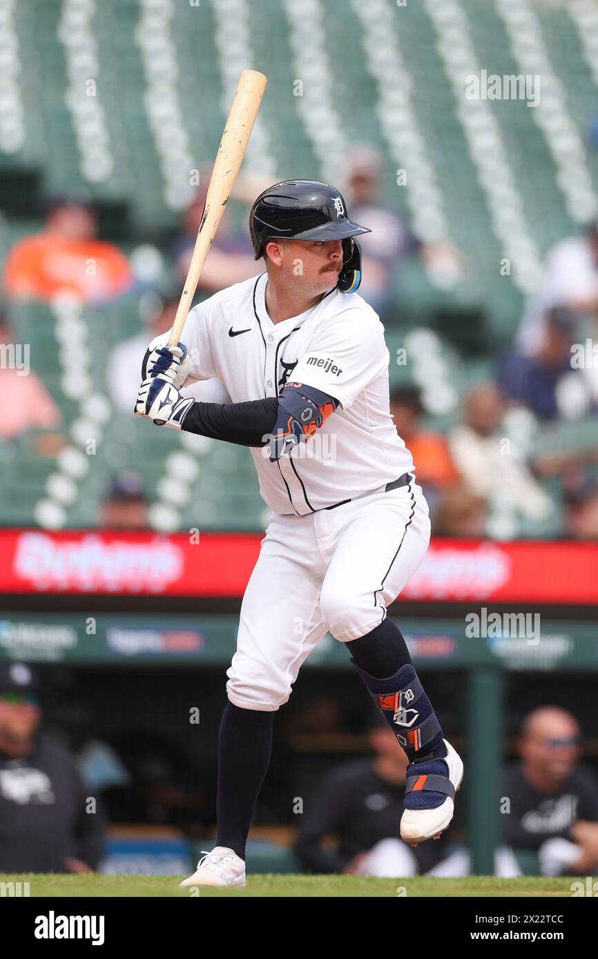 Jake Rogers n. 34 dei Detroit Tigers attende un campo nel settimo inning durante una gara contro i Texas Rangers a Comerica Park il 17 aprile 2024 a Detroit, Michigan. (Foto di Brandon Sloter/immagine di Sport) Foto Stock