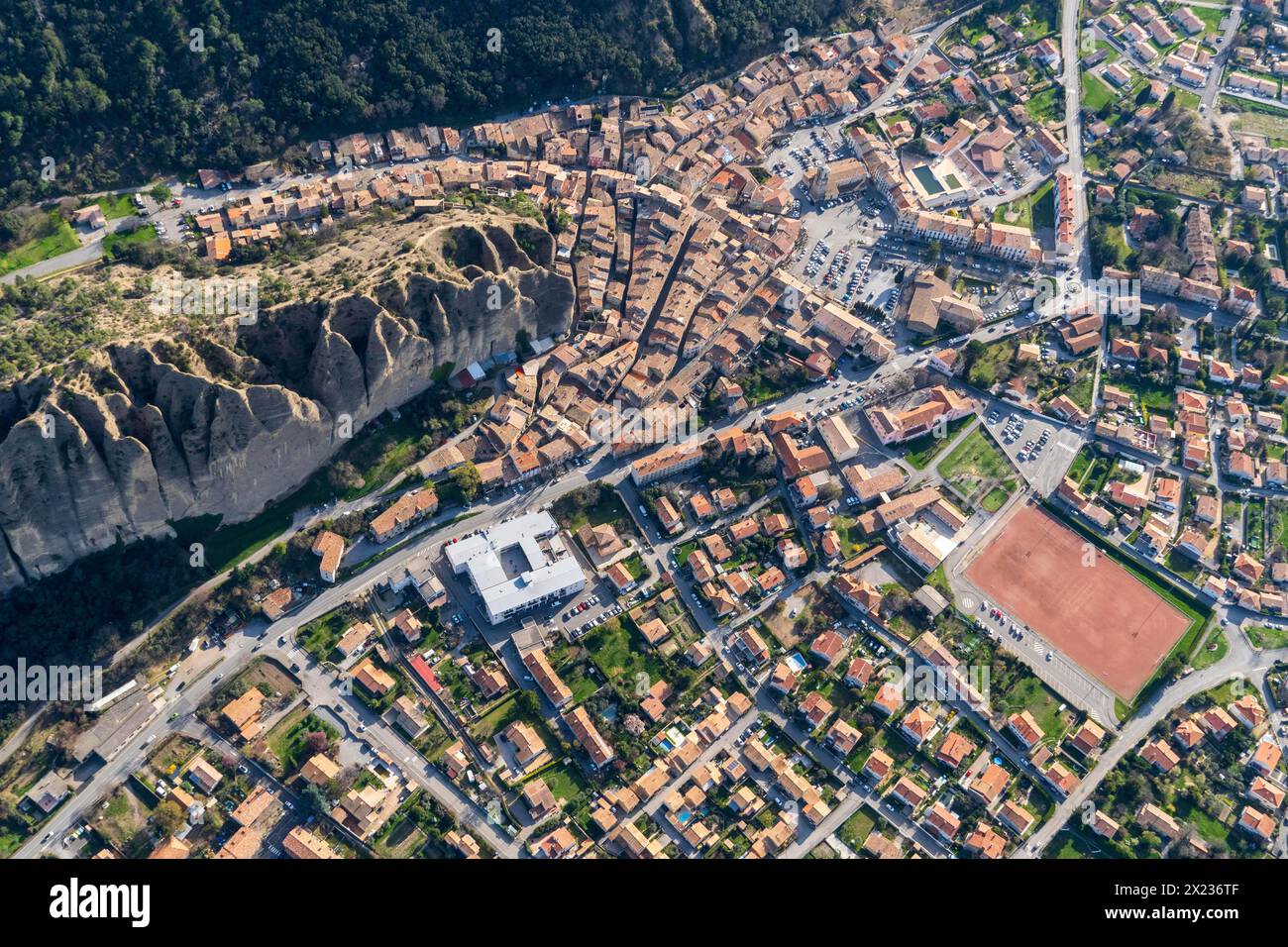 Vista aerea di Les Mees, Provenza-Alpi-Costa Azzurra, Les Penitents, i penitenti, formazione rocciosa, geologia, Les Penitents vicino a Les Foto Stock