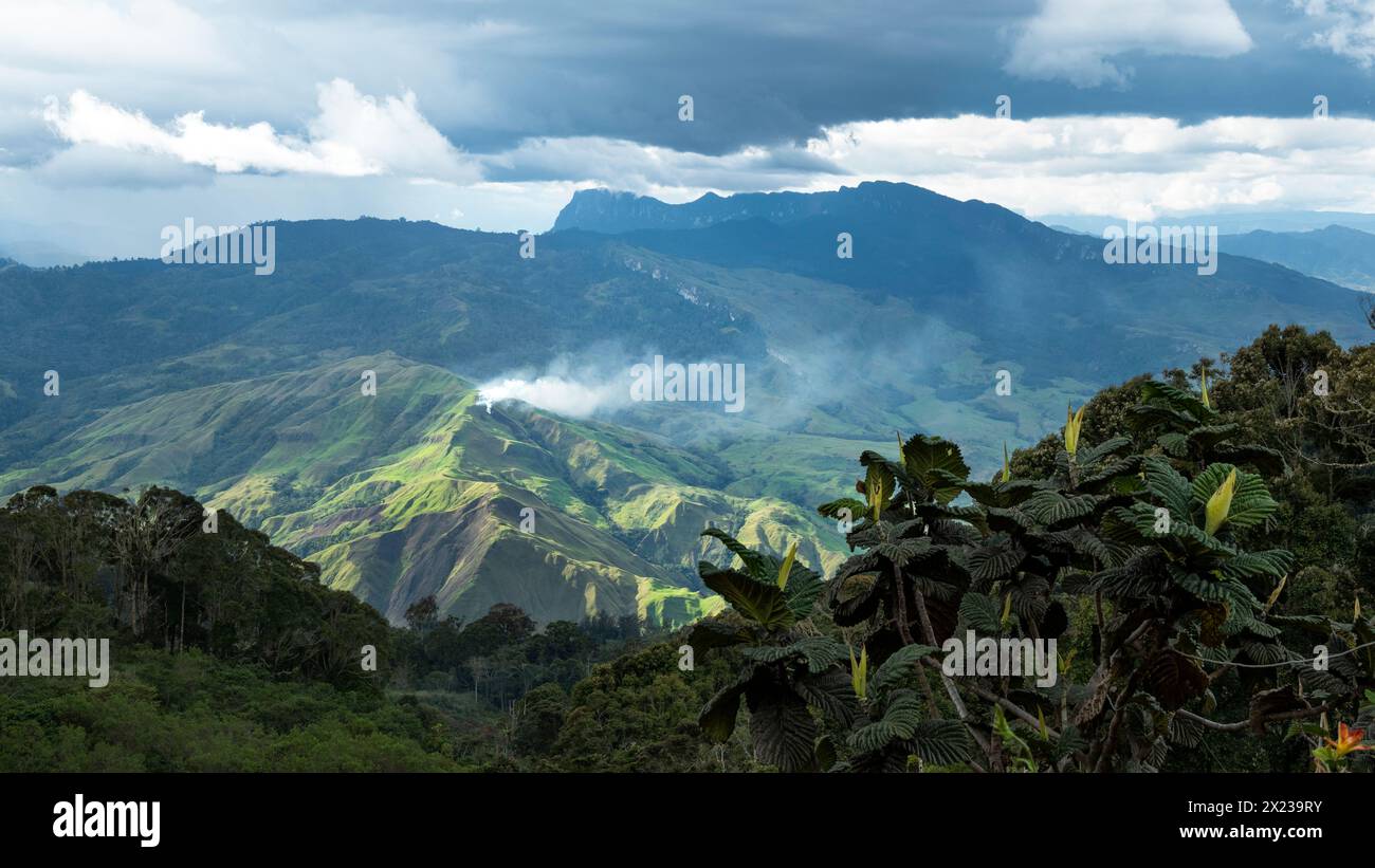 Paesaggio montano Highlands orientali, Papua nuova Guinea Foto Stock