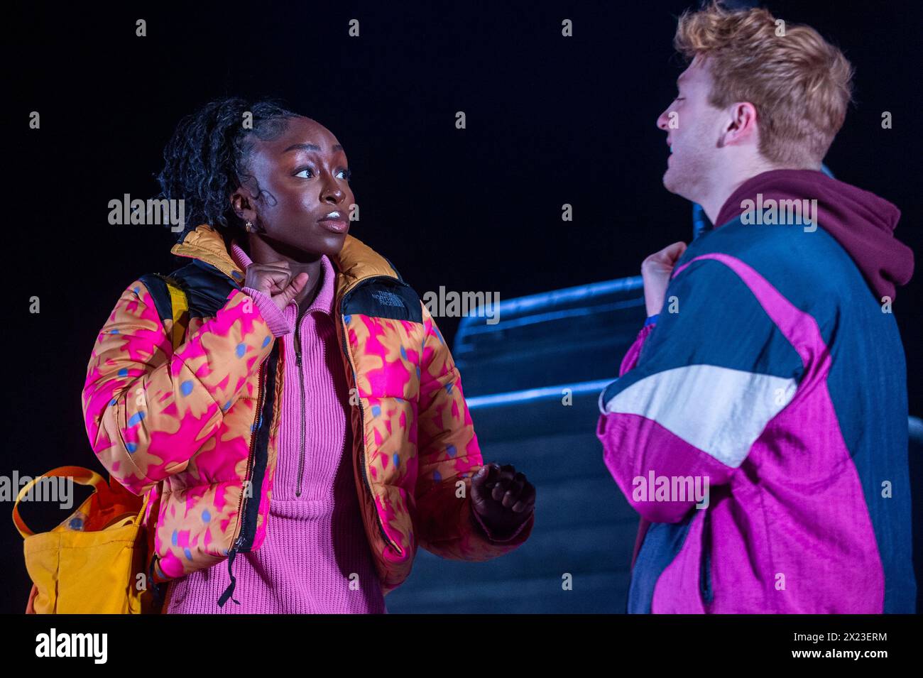 Londra, Regno Unito. 19 aprile 2024. Sam Tutty nel ruolo di Dougal e Dujonna Gift nel ruolo di Robin si esibiscono a una chiamata fotografica per il nuovo musical britannico «Two Strangers (Carry a Cake Across New York)» al Criterion Theatre. Diretto da Tim Jackson, scritto da Jim Barne e Kit Buchan e disegnato da Soutra Gilmour, lo spettacolo si svolge fino al 14 luglio. Crediti: Stephen Chung / Alamy Live News Foto Stock