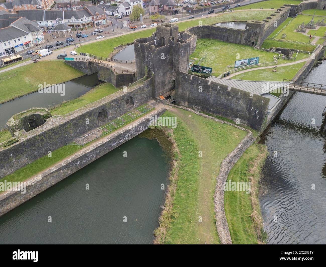 Vista aerea del castello di Caerphilly, Caerphilly, Cardiff, Glamorgan, Galles Foto Stock