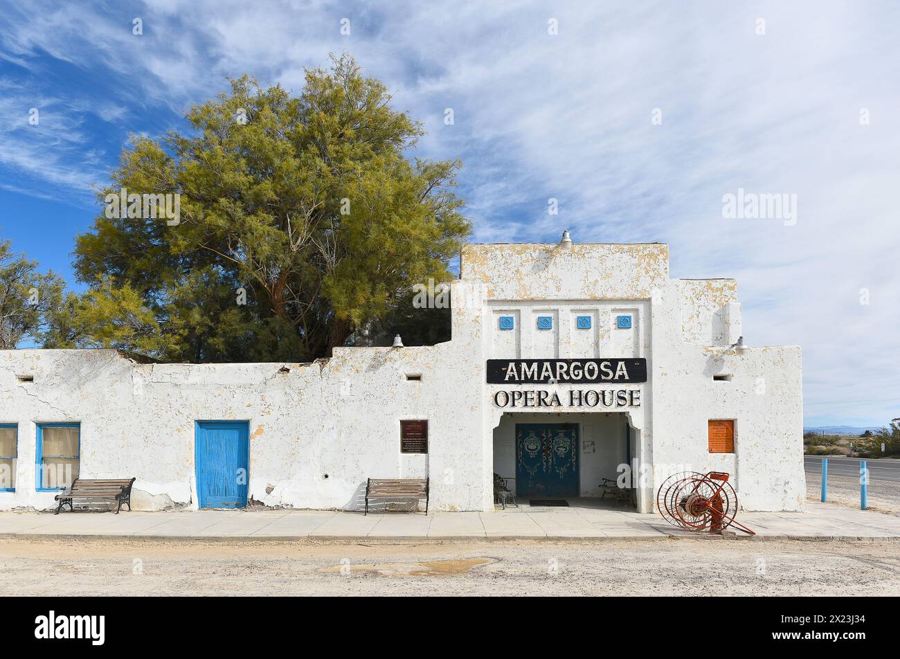DEATH VALLEY JUNCTION - 14 aprile 2024: Amargosa Opera House e Hotel edificio storico e centro culturale vicino al Parco Nazionale della Death Valley. Foto Stock
