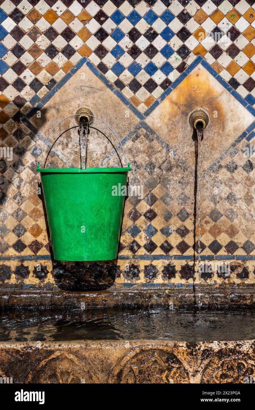 Una fontana d'acqua a Tetouan, in Marocco Foto Stock